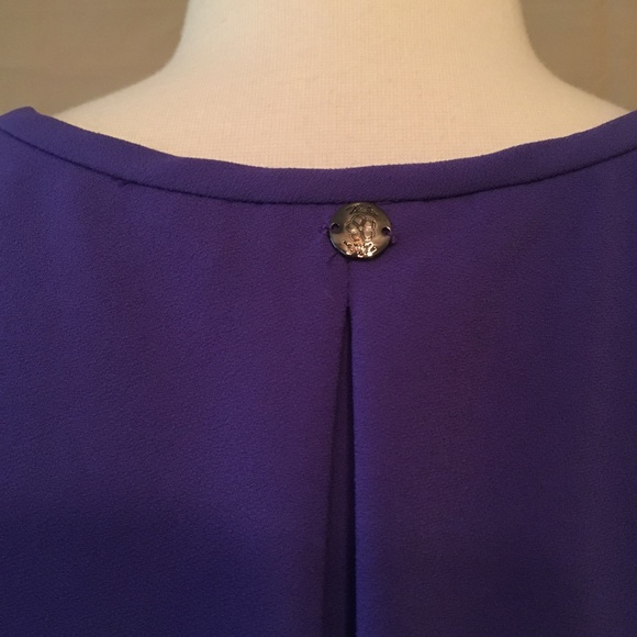Trina Turk Purple Pearle SplitNeck Blouse Sz Small - Picture 5 of 8
